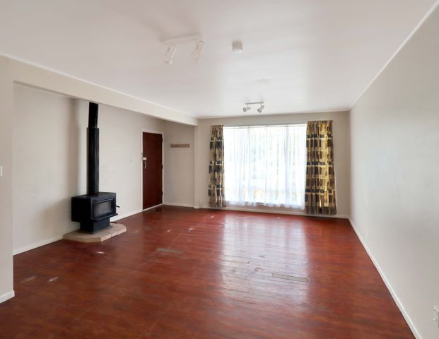 Tidy Three-Bedroom Home in a Fantastic Karori Location - Photo 1