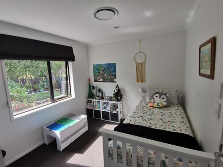 Family living close to beaches - Photo 4