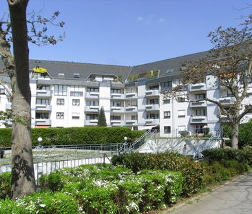 2 Zimmer, Küche, Bad, Loggia, Aufzug, Tiefgarage, 1.OG rechts - Photo 1