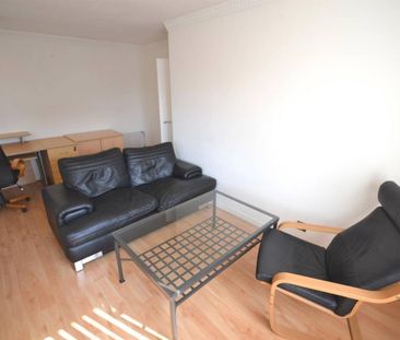 1 bedroom Flat To Let - Photo 2