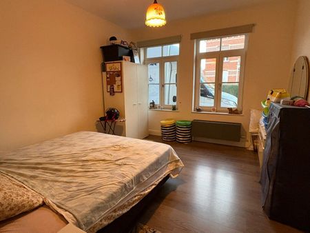 Ruim, energiezuinig appartement met 2 slpks, groot terras en autostaanplaats! - Photo 3