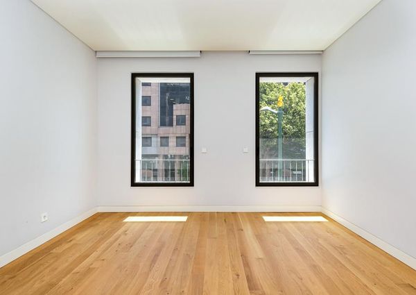 2 Bedroom Apartment with a view, Largo do Rato, Lisboa