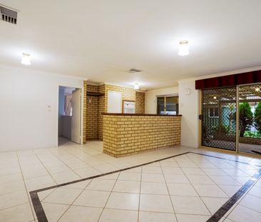 LARGE FAMILY HOME IN LEEMING HIGH SCHOOL ZONE! - Photo 1