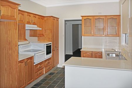 Home For Rent - Photo 5