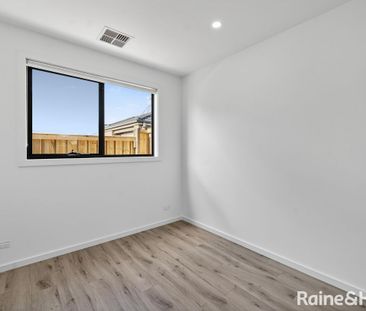 Spacious Family Living in Mickleham - Photo 4