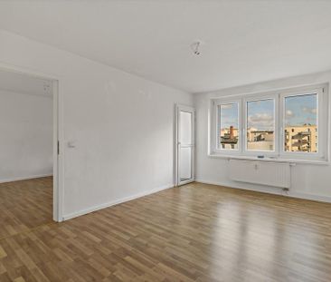 Gepflegte 2-Raumwohnung mit Balkon in der Merseburger Straße! - Foto 1