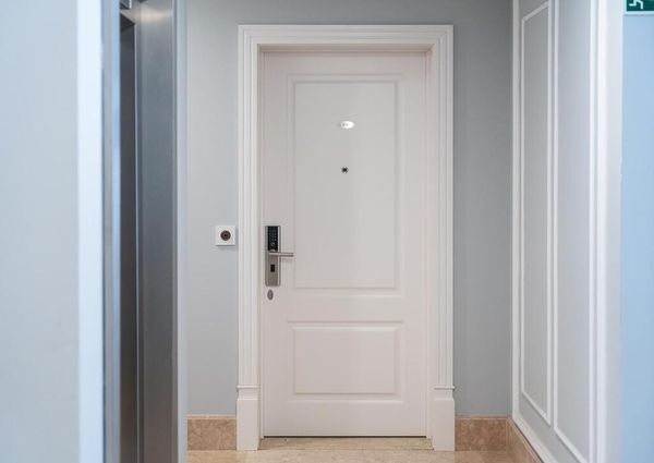 1 Bedroom Apartment with swimming pool, Janelas Verdes, Lisboa