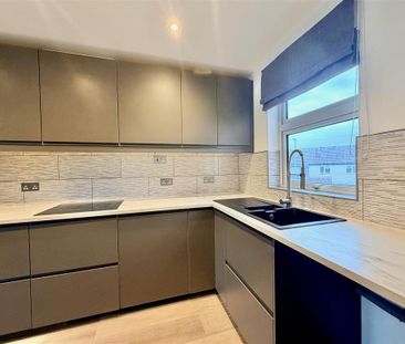 3 bedroom end of terrace house to rent - Photo 6