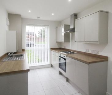 3 bedroom semi-detached house to rent - Photo 5