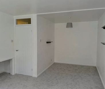 Studio Flat, Trident Court, B32 - Photo 3