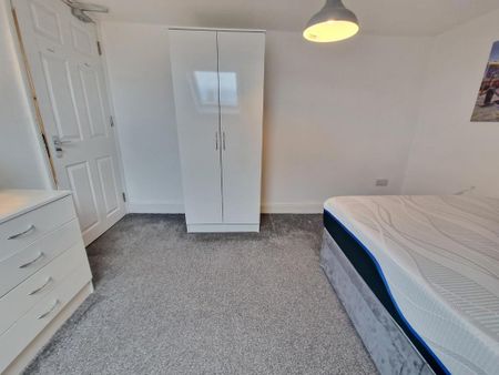 1 bedroom in a house share to rent - Photo 4