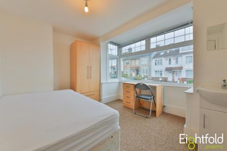 6 bedroom terraced house to rent - Photo 3