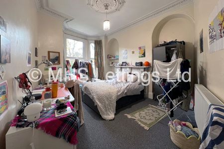 7 Bedroom Mid Terraced House for rent in Hyde Park Terrace - Photo 2