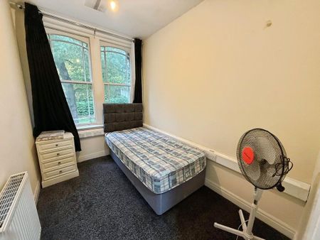 5 bedroom semi-detached house to rent - Photo 5