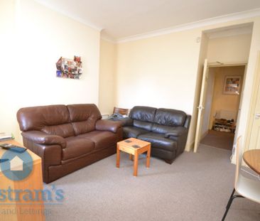 4 bed Semi-Detached House for Rent - Photo 6