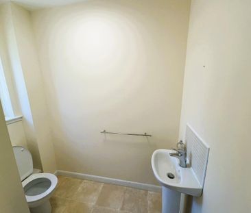 4 bedroom detached house to rent - Photo 4