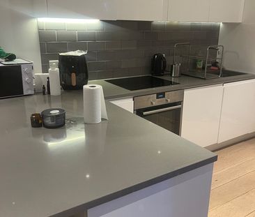 Studio Flat, Laker House, E16 - Photo 3