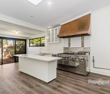 GENEROUS 2 BEDROOM HOME WITH LARGE PRIVATE COURTYARD, SPLIT SYSTEM ... - Photo 1