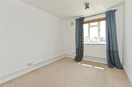 3 bedroom flat to rent - Photo 3