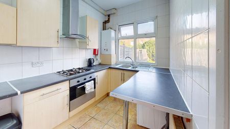 1 bedroom in a house share to rent - Photo 5