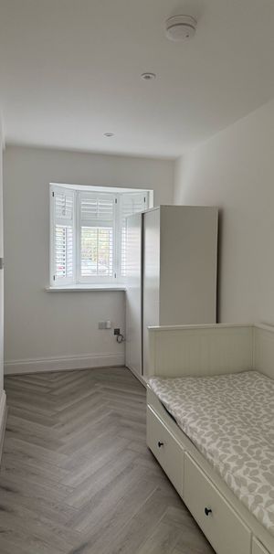 Studio Flat, Ashurst Drive, IG6 - Photo 1