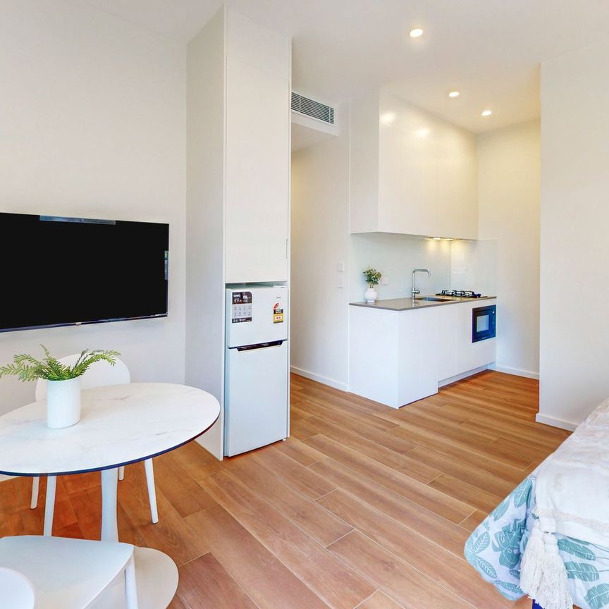 Furnished Studio Apartment in Convenient Location - Bills Included - Photo 1