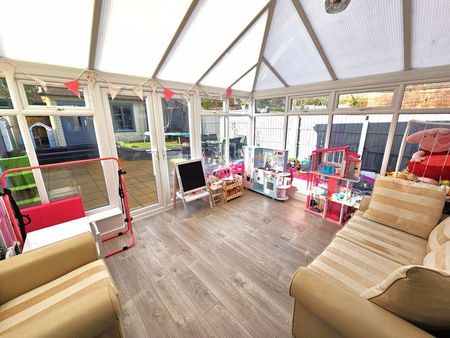 3 bedroom link detached house to rent - Photo 5