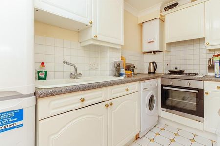 2 bedroom ground floor flat to rent - Photo 4