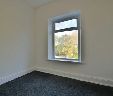 Terraced House to rent on - Photo 5