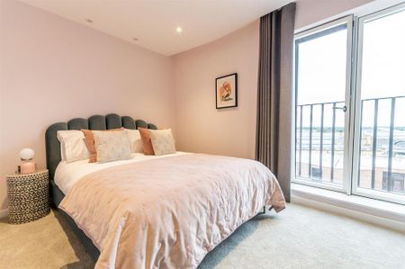 2 bedroom penthouse to rent - Photo 4