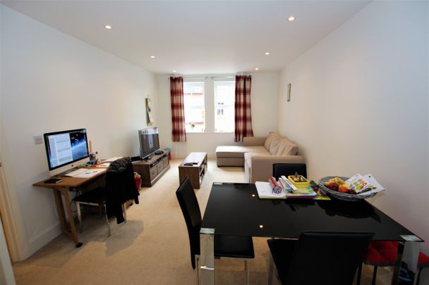 Executive two double bedroom first-floor apartment to let in Diglis - Photo 1