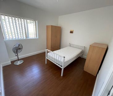 2 Bedroom Fully Furnished Property - Water, Electricity & Lawn mowi... - Photo 3