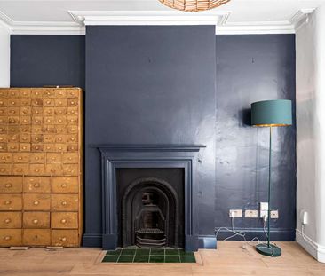 One bedroom flat within a period conversion with private garden. - Photo 1