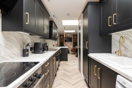 7 bedroom terraced house to rent - Photo 5