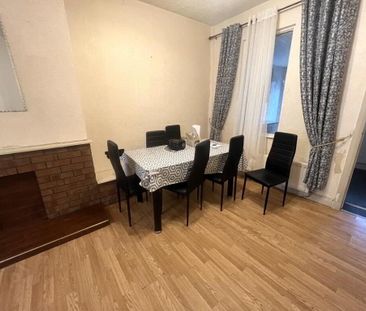 150 Donegall Avenue, Belfast, BT12 6LY - Photo 2