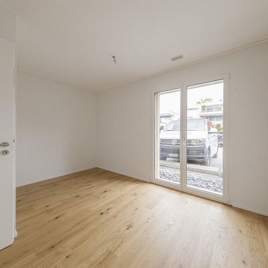 Moderne Wohnung im Erdgeschoss am Dorfplatz - Photo 1