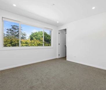 Brand New Luxury Home in a Prime Thornleigh Location - Photo 2