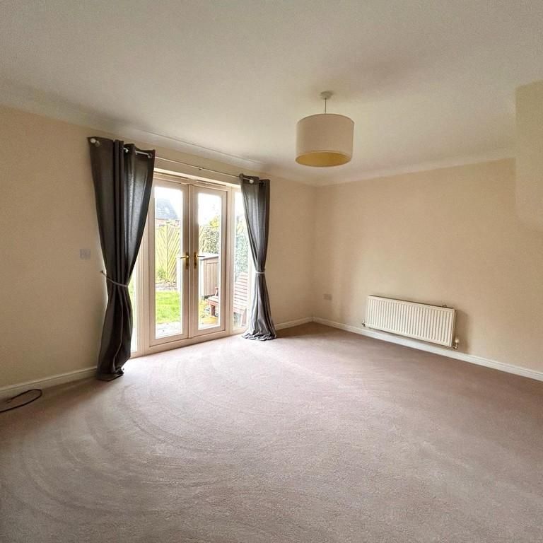 3 bedroom end of terrace house to rent - Photo 1