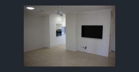 Beautifully Renovated Bijou in The Palms - Photo 3