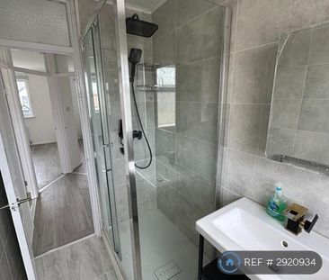 2 bedroom end of terrace house to rent - Photo 3