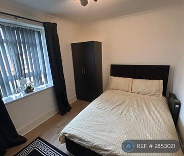 1 bedroom in a flat share to rent - Photo 5
