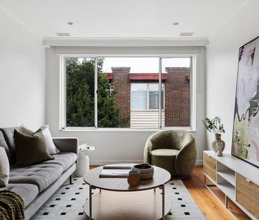 Spacious light-filled Brunswick Apartment Between Lygon & Sydney Road - Photo 3