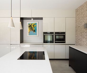 3 Bed Detached House, Morris Gardens, SW18 - Photo 3