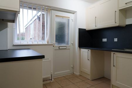 St Laurence Avenue, Brundall, Norwich - Photo 2