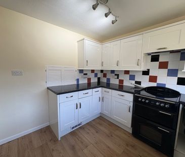 3 bedroom semi-detached house to rent - Photo 6