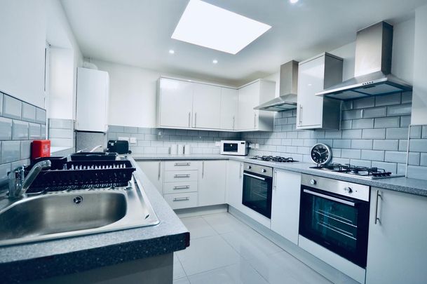 2 bedroom house share to rent - Photo 1