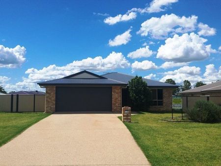 A FAMILY-FRIENDLY BRICK HOME WITH ROOM FOR EVERYONE - Photo 5