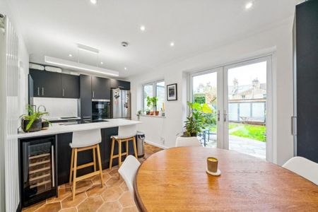 3 bedroom terraced house to rent - Photo 4