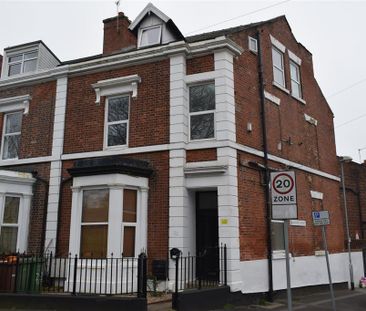 1 bedroom in a house share to rent - Photo 3
