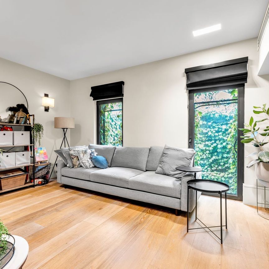 Executive Apartment Over Two Levels - Fully Furnished - Photo 1